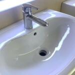 Chậu lavabo treo tường TOTO LHT240CS chân lửng - Ảnh 6