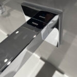 Vòi lavabo cảm ứng gắn tường TOTO TLE25010A - Ảnh 6