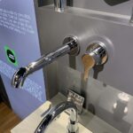 Vòi lavabo nóng lạnh gắn tường LB TOTO TLS01310B - Ảnh 2