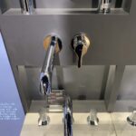 Vòi lavabo nóng lạnh gắn tường LB TOTO TLS01310B - Ảnh 3