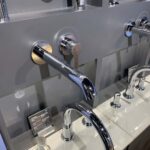 Vòi lavabo nóng lạnh gắn tường LB TOTO TLS01310B - Ảnh 4