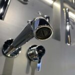 Vòi lavabo nóng lạnh gắn tường LB TOTO TLS01310B - Ảnh 5